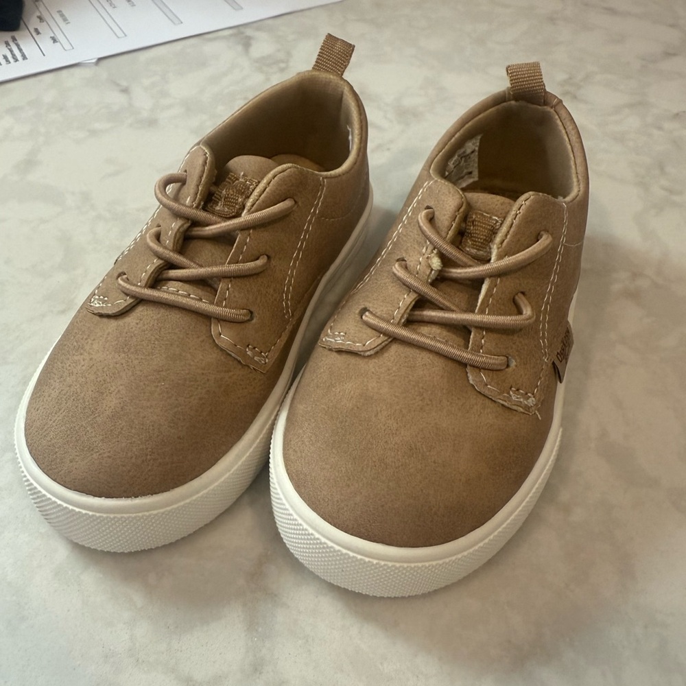 OshKosh B'gosh Beige Sneakers. Size 7T. Never worn.